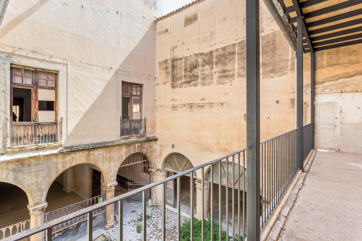 Los 7 castillos y palacios más 'top' a la venta en Europa (y uno está en Mallorca)