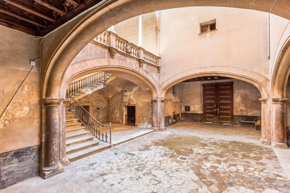 Los 7 castillos y palacios más 'top' a la venta en Europa (y uno está en Mallorca)