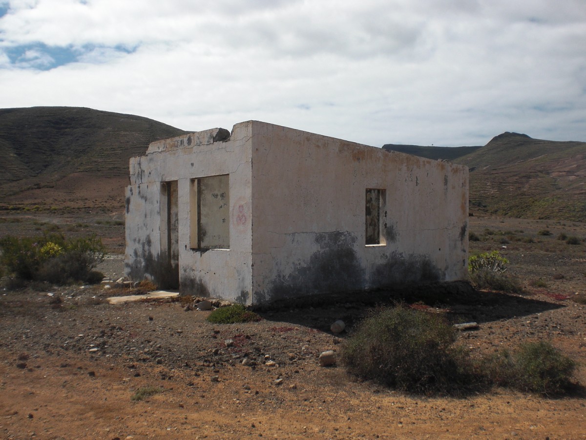 La presa de Mala, el embalse inútil por el que se escapa el agua como en una bañera sin tapón