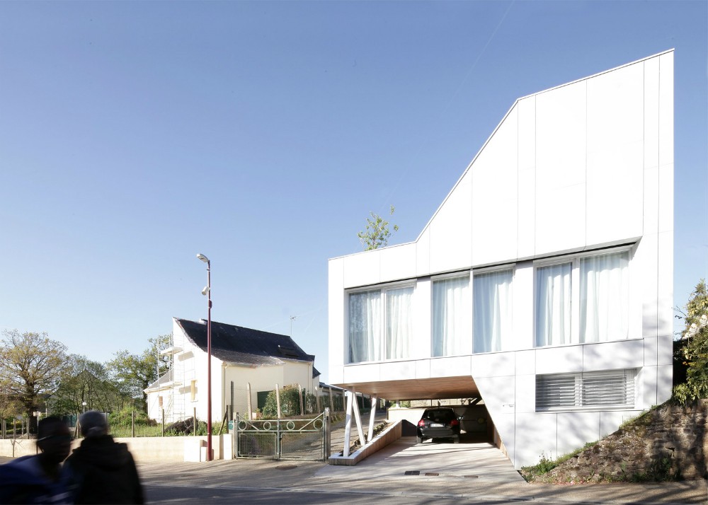 Flying Box House By 2A Design