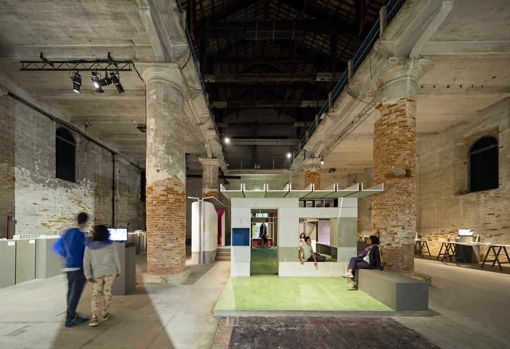 Construye una casa en seis días usando bloques tipo Lego 