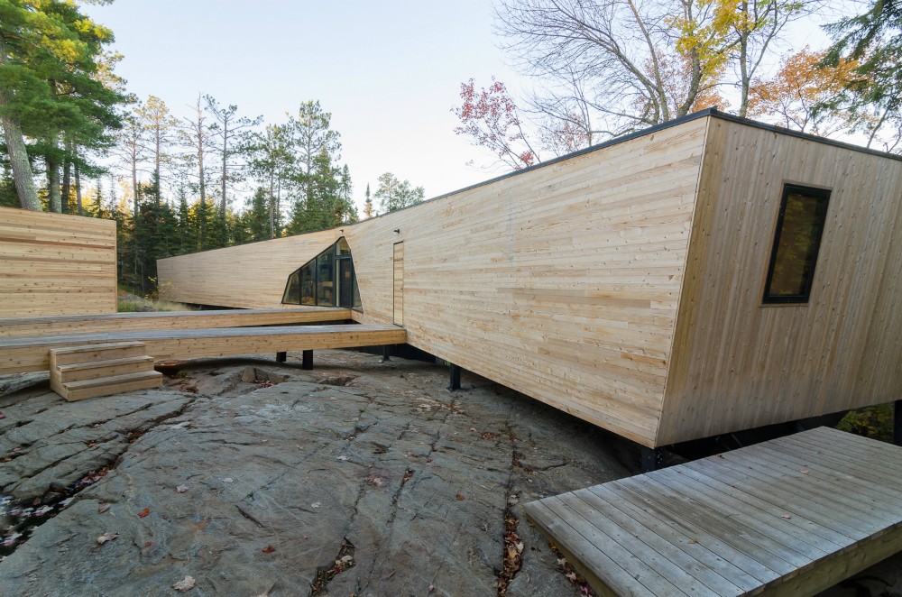 KissKiss House By Charles Lazor