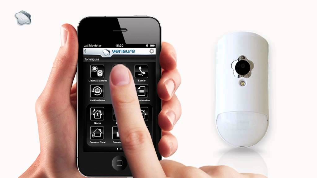 Seis apps para vigilar y controlar todo lo que pasa en tu casa desde la playa