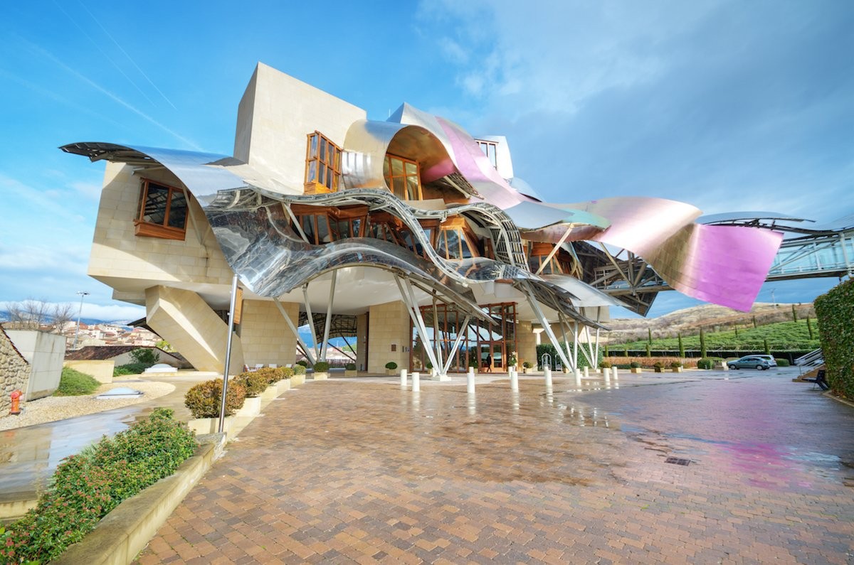 83 - Bodegas de Marqués de Riscal en La Rioja Alavesa, España, de Frank Gehry. David Herraez