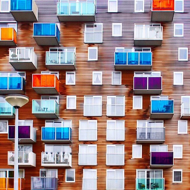 El ‘cazador de colores’ que se dedica a fotografiar las fachadas más llamativas de Europa