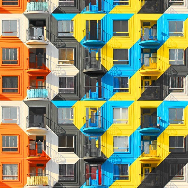 El ‘cazador de colores’ que se dedica a fotografiar las fachadas más llamativas de Europa