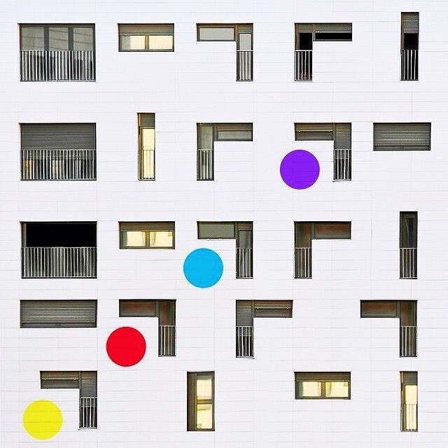 El ‘cazador de colores’ que se dedica a fotografiar las fachadas más llamativas de Europa