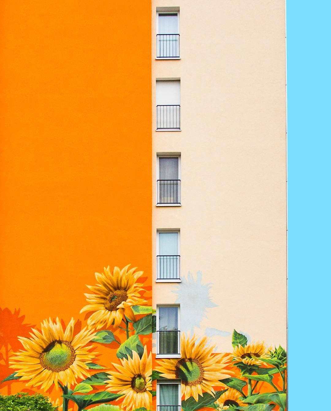 El ‘cazador de colores’ que se dedica a fotografiar las fachadas más llamativas de Europa