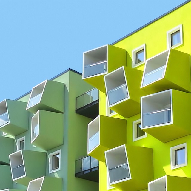 El ‘cazador de colores’ que se dedica a fotografiar las fachadas más llamativas de Europa