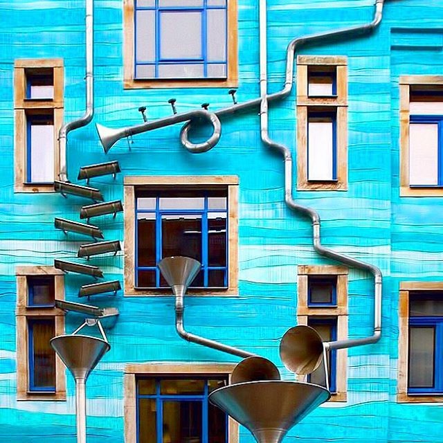 El ‘cazador de colores’ que se dedica a fotografiar las fachadas más llamativas de Europa