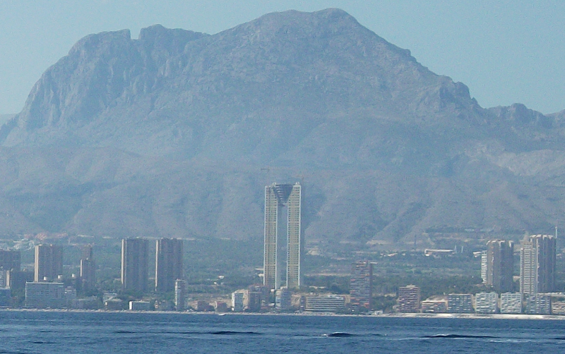 Sareb cerca de adjudicarse el rascacielos de Benidorm, el segundo edificio residencial más alto de Europa