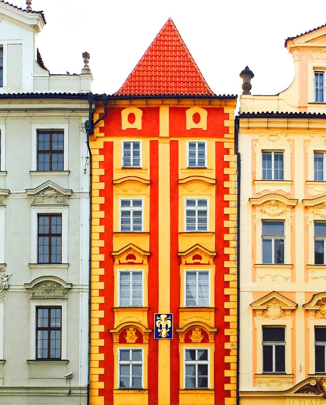 El ‘cazador de colores’ que se dedica a fotografiar las fachadas más llamativas de Europa