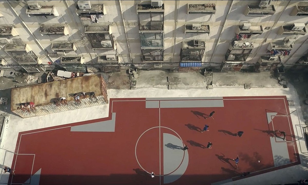 Así se transforman basureros en inusuales campos de fútbol en los barrios pobres de Bangkok