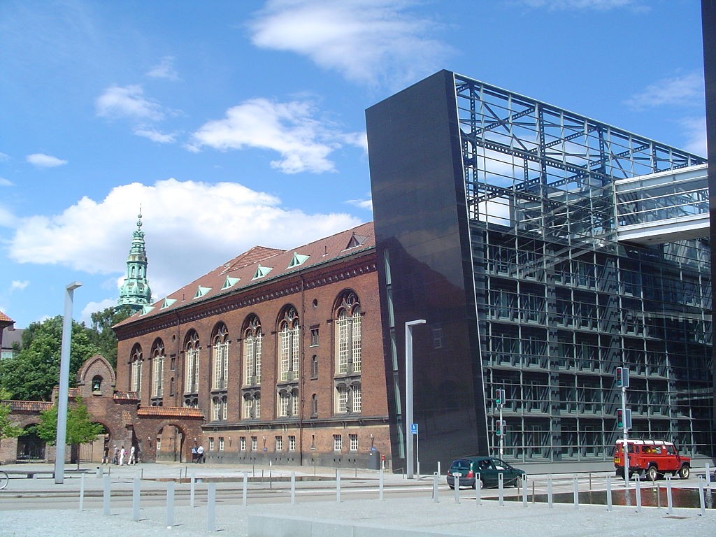 Reforma a lo bestia: 10 edificios antiguos con detalles demasiado modernos