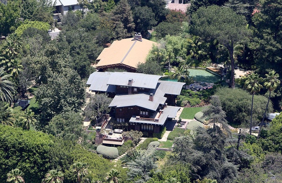 El patrimonio inmobiliario que se tendrán que repartir Brad Pitt y Angelina Jolie tras su divorcio