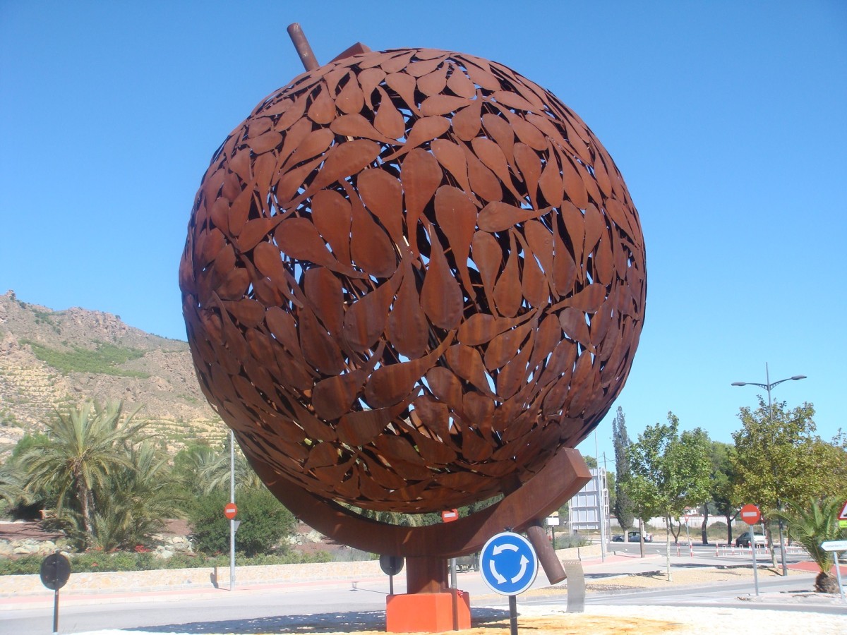 Las esculturas urbanas más feas no están en las rotondas españolas (al menos no todas)