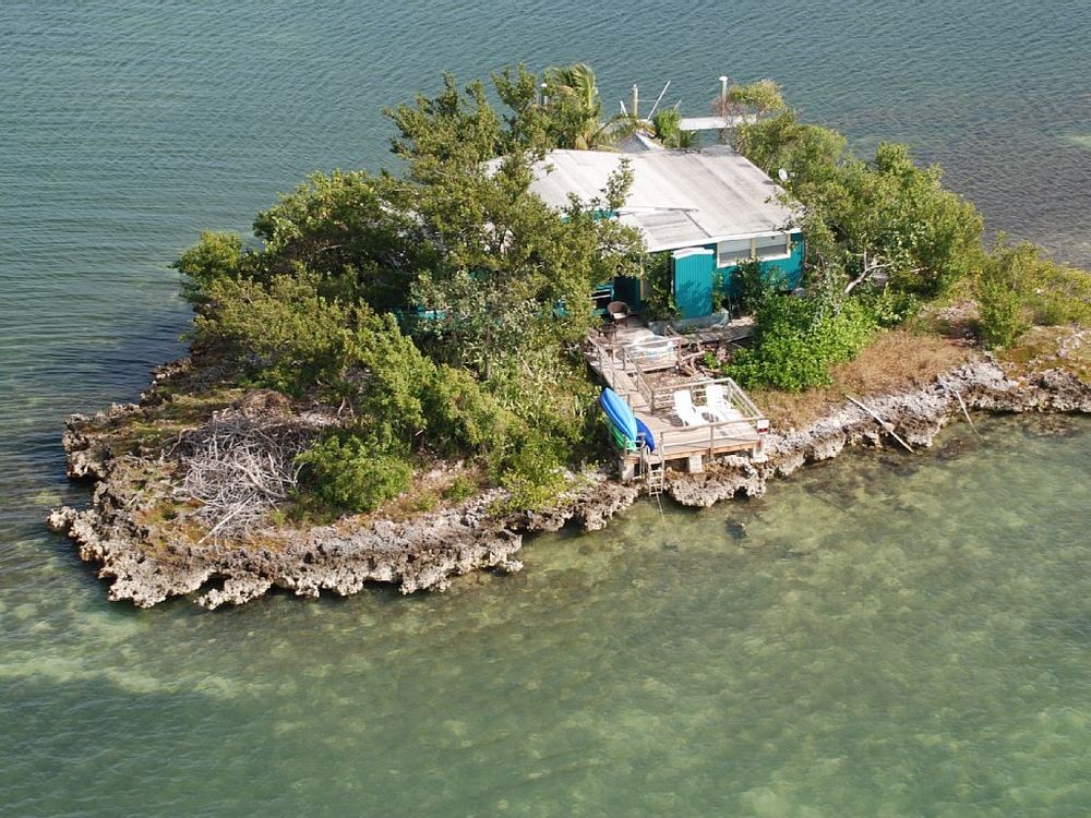 Pretty Joe Rock. Private Islands Online pretty_joe