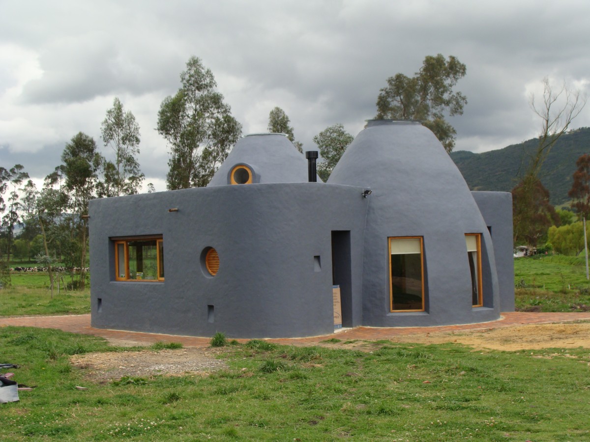 Casa Vergara (Colombia). Jose Andres Vallejo Ocho ejemplos de cómo se pueden construir casas hechas de tierra