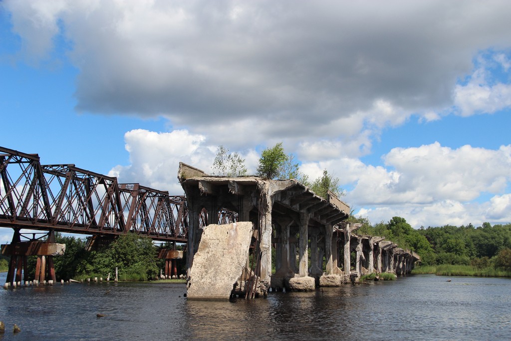 La salvaje belleza de las carreteras fantasma