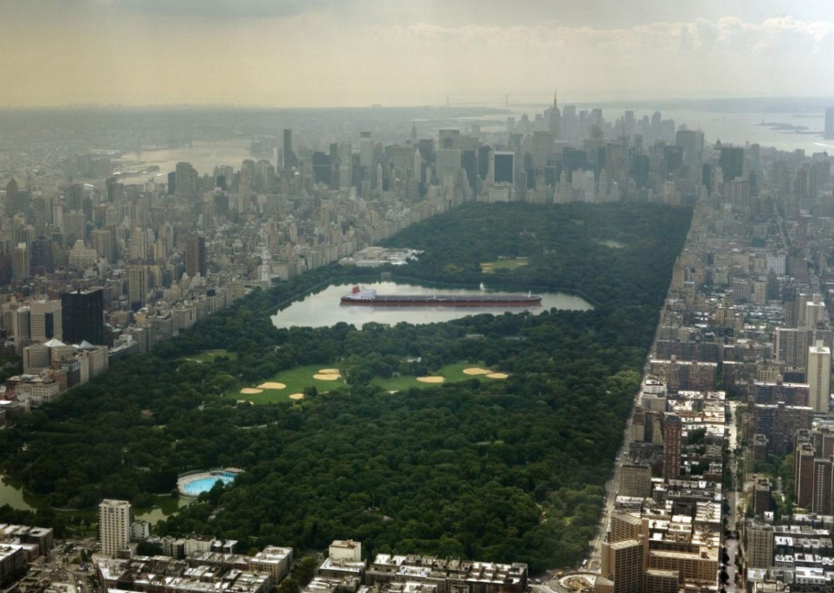 El superpetrolero Seawise Giant (458 m de eslora) en el lago del neoyorquino Central Park (565 m en su parte más ancha) central_park