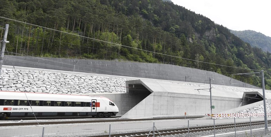 el_mayor_tunel_ferroviario_del_mundo_tiene_57_km_de_longitud_y_atraviesa_los_alpes_suizos