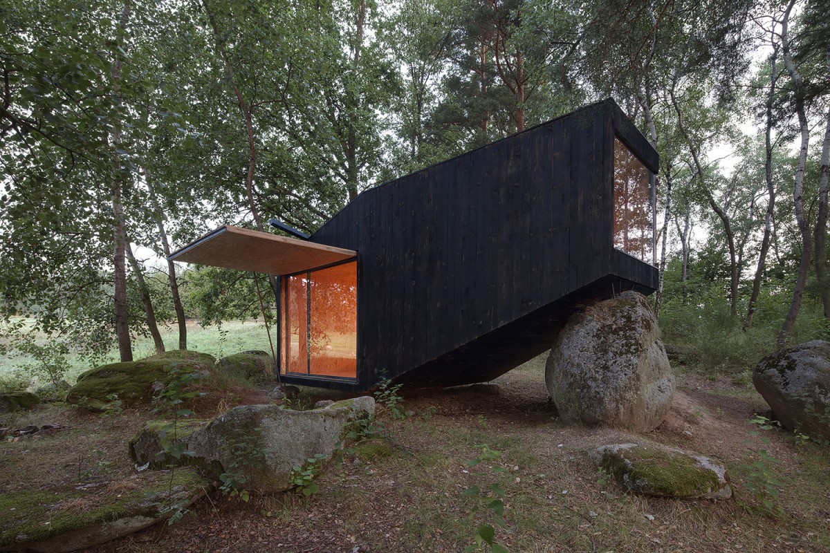 Refugio del Bosque / Uhlik architekti 10 sorprendentes ‘mini-casas’ que demuestran que otra forma de vida es posible