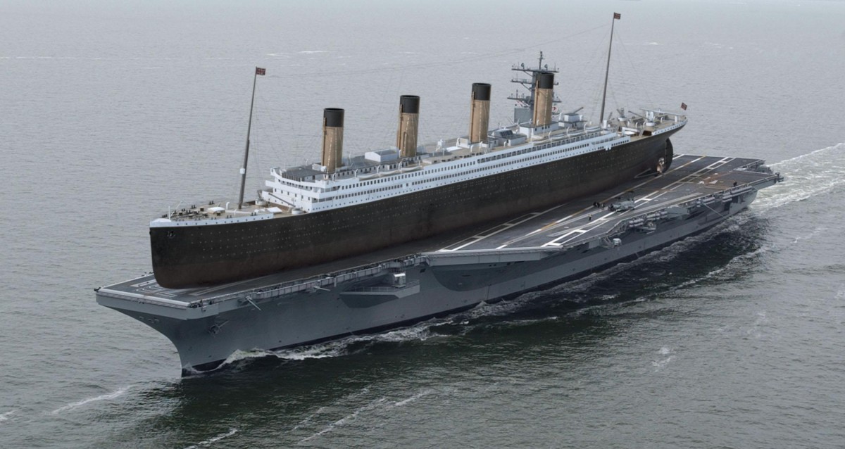 El Titanic (269 m de eslora) sobre el portaaviones USS Ronald Reagan (333 m de eslora) titanic