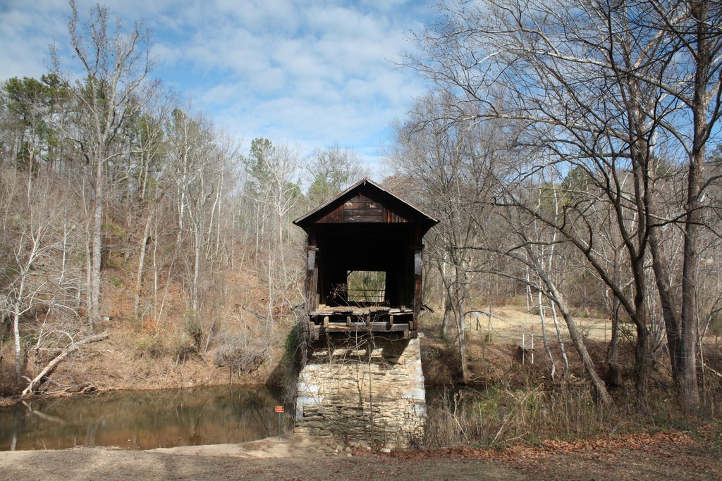La salvaje belleza de las carreteras fantasma