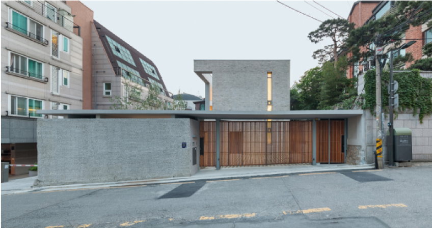 Un edificio de ladrillo que oculta su alma 10+1 insólitas ideas para proteger tu casa de los mirones