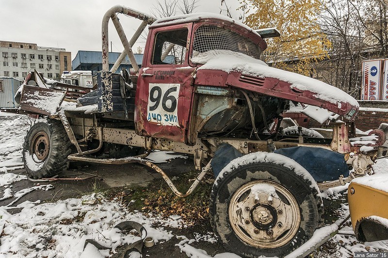 La belleza de lo muerto: una antigua fábrica de automóviles soviética abandonada
