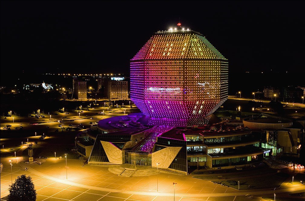 10 edificios singulares capaces de cambiar de color, brillar en la oscuridad y otras proezas 