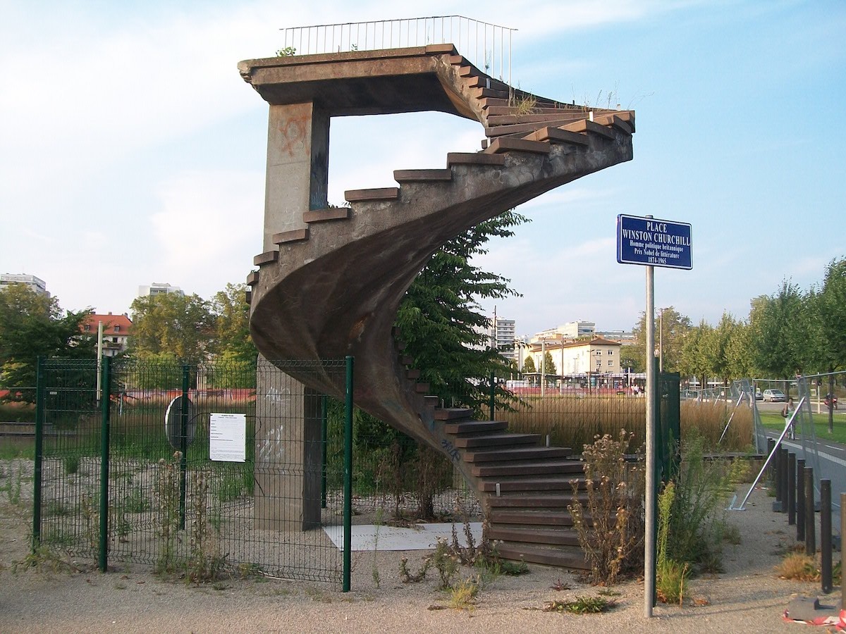 Arquitectura de un despropósito: fascinantes e inexplicables restos urbanos convertidos en arte