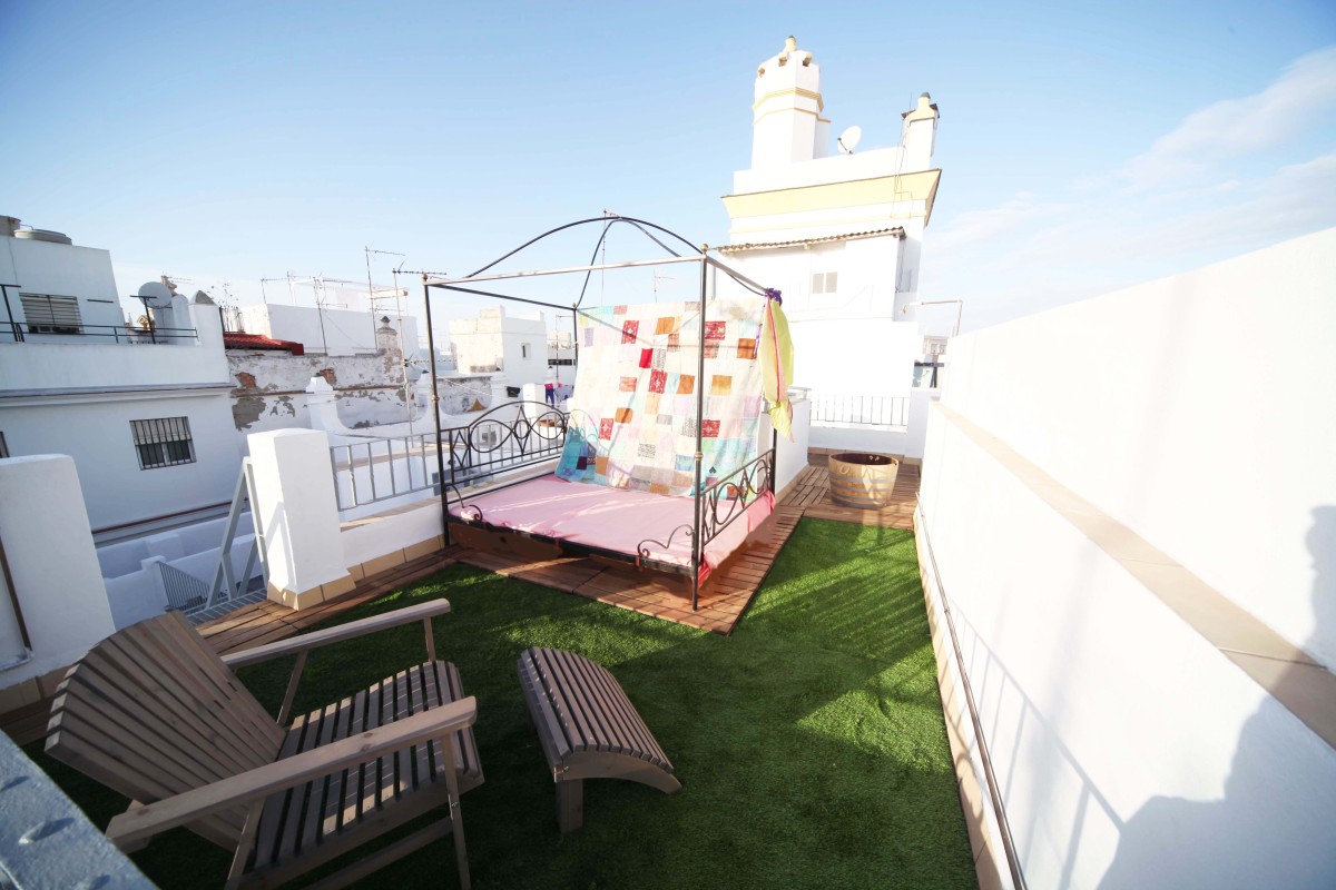 En Cádiz y Las Palmas no cabe un alfiler: el alquiler turístico roza el 100% de ocupación en carnaval