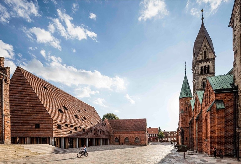 Plaza medieval en Ribe, Dinamarca / Lundgaard & Tranberg Architects. @Anders Sune Berg dinamarca-plaza