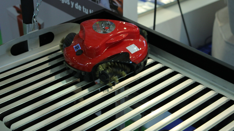 El enemigo de la grasa en las barbacoas Del limpiacristales al que te lleva la compra: 10 robots que pueden ayudarte con las cosas de casa