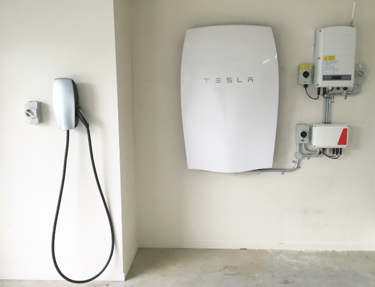 Una familia española tardaría 12 años en amortizar una batería Tesla, aun así ¿vale la pena?