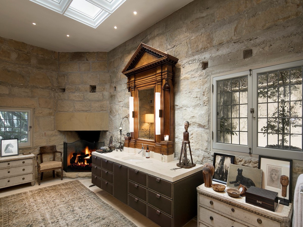 La villa cuenta con nueve chimeneas