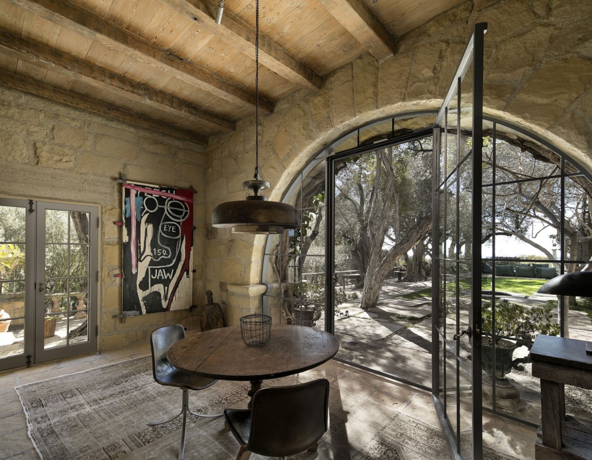 En la vivienda principal hay seis dormitorios y ocho baños