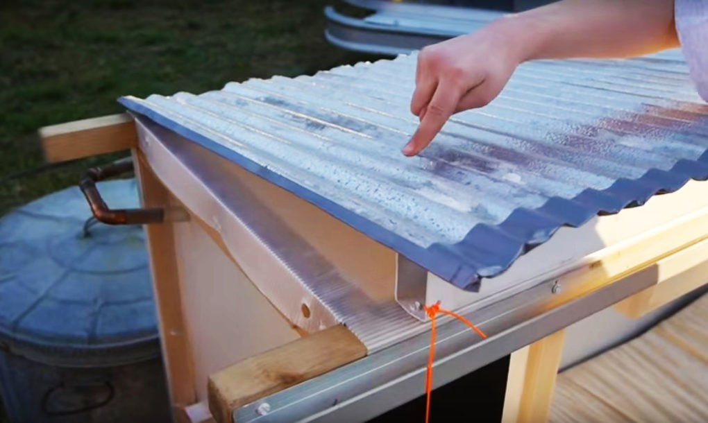 Una niña de 10 años construye una minicasa móvil y con energía solar por solo 10 dólares