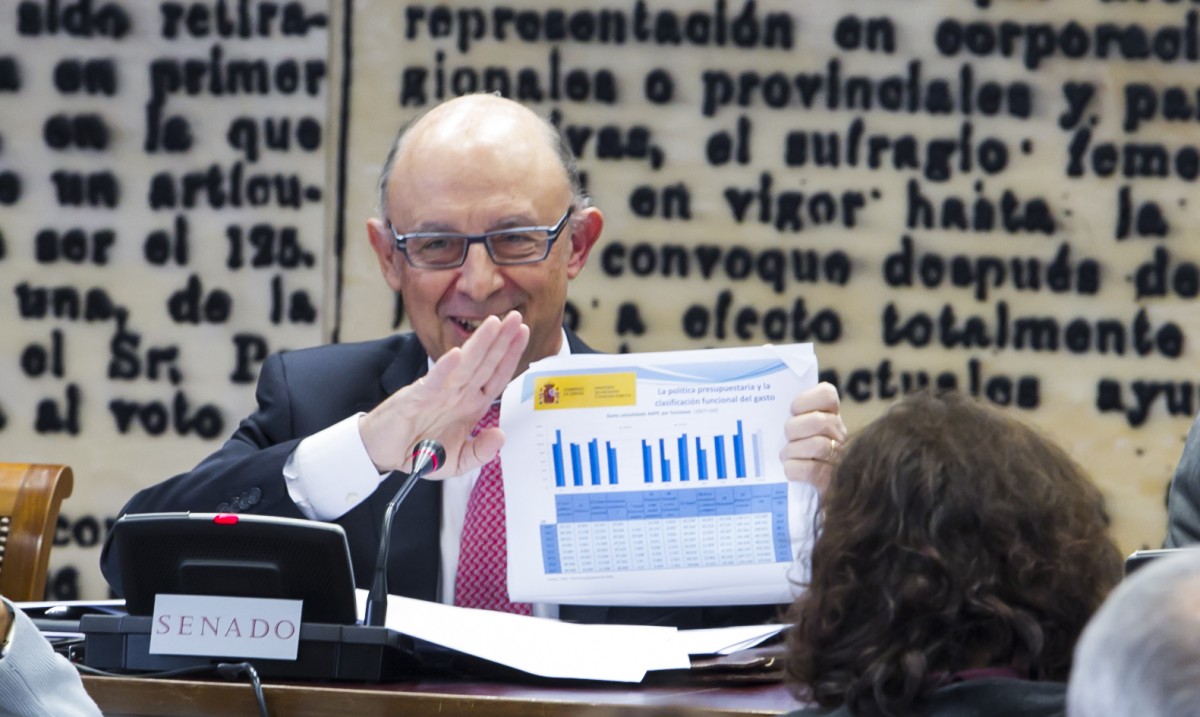 Cristóbal Montoro, ministro de Hacienda Coto al alquiler en negro: Hacienda ficha a 21.500 caseros y dispara un 49% las inspecciones físicas