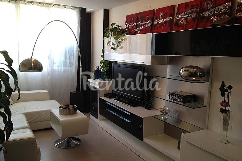 Apúntate a las Fallas: tres viviendas disponibles para disfrutar de las famosas fiestas de Valencia 