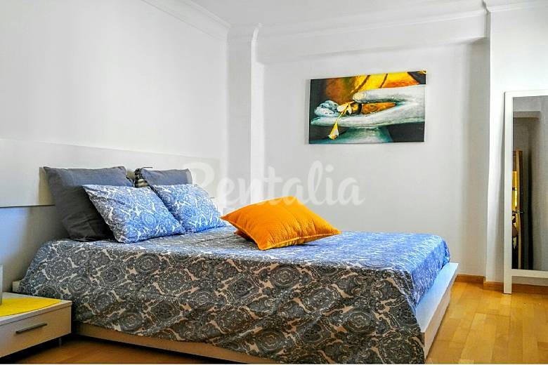 Apúntate a las Fallas: tres viviendas disponibles para disfrutar de las famosas fiestas de Valencia 