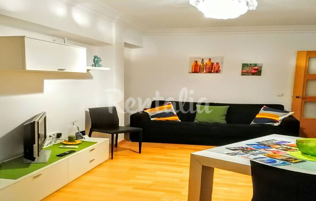 Apúntate a las Fallas: tres viviendas disponibles para disfrutar de las famosas fiestas de Valencia 