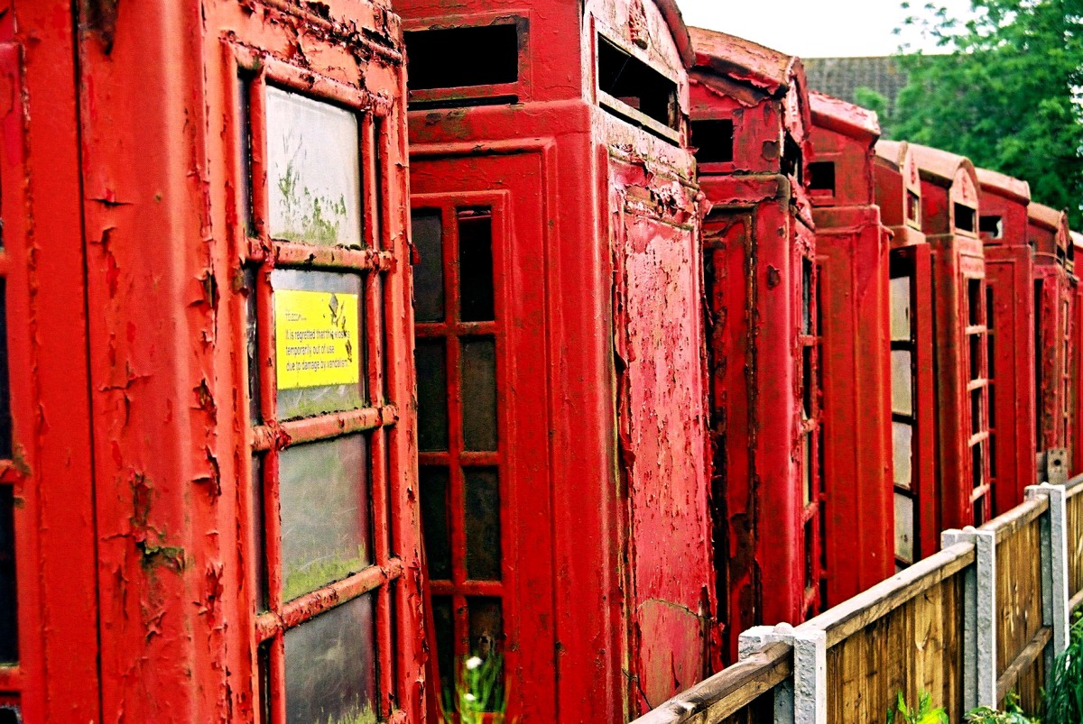 Cementerio de cabinas de teléfono en Carlton Miniott (Reino Unido). Flickr/Guy Hatton