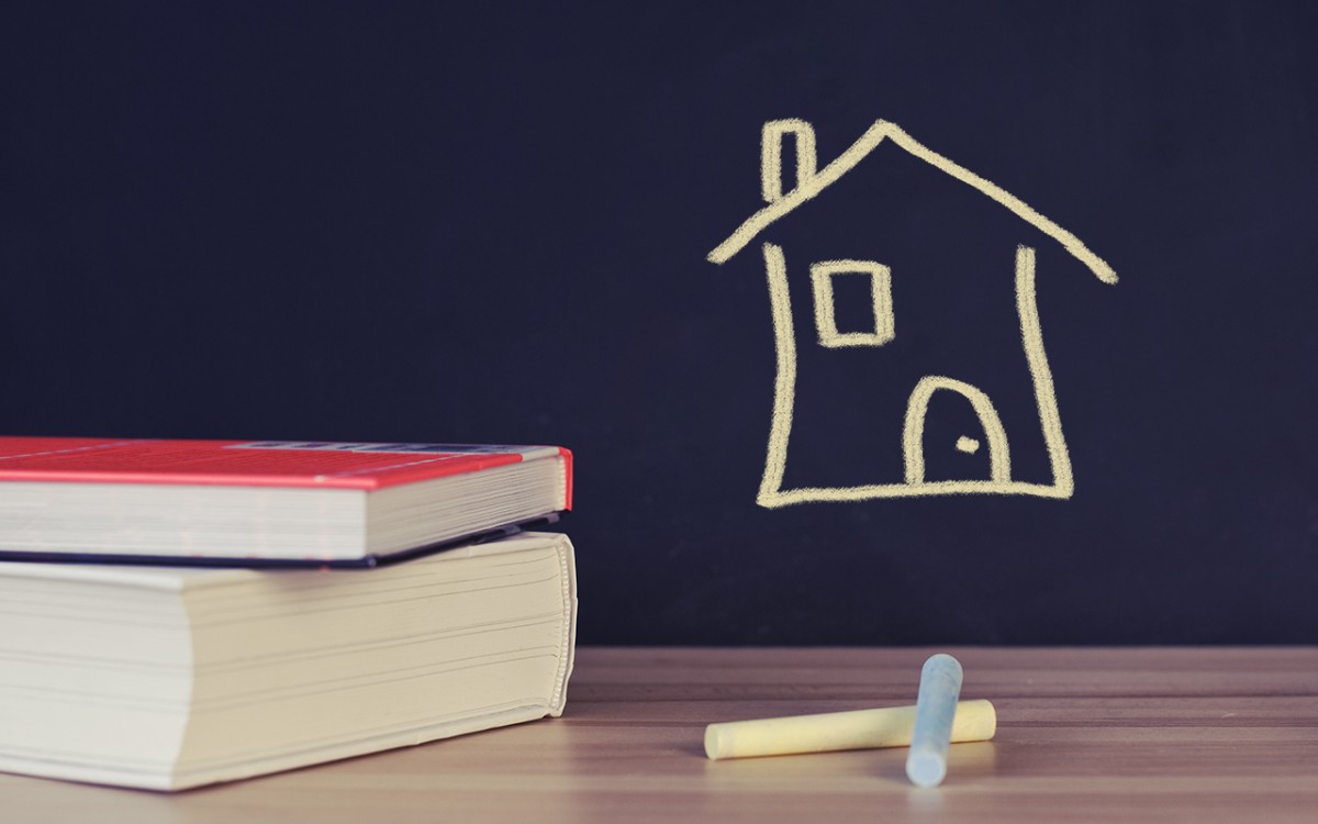 Los ‘trucos’ inmobiliarios de los papás para conseguir plaza para su hijo en el colegio deseado