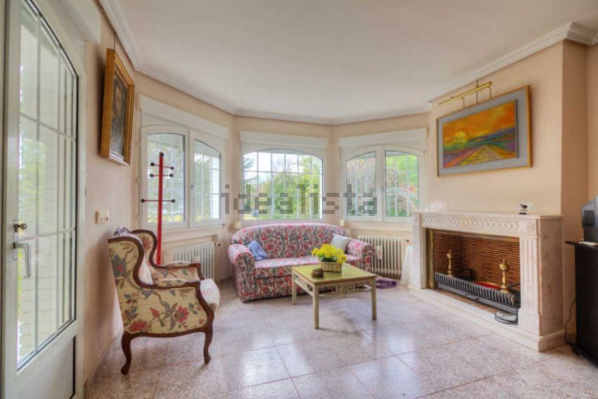 El chalet de Manuel Moix en la Sierra de Madrid, a la venta en idealista por 570.000 euros