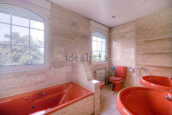 El chalet de Manuel Moix en la Sierra de Madrid, a la venta en idealista por 570.000 euros