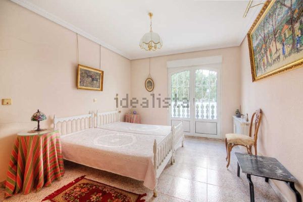 El chalet de Manuel Moix en la Sierra de Madrid, a la venta en idealista por 570.000 euros