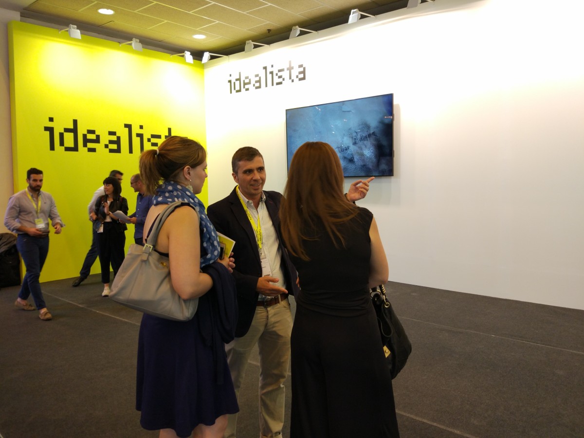 ‘Los pisos nunca bajan’ y ‘alquilar es tirar el dinero’: los falsos mantras inmobiliarios en el stand de idealista en SIMA 2017