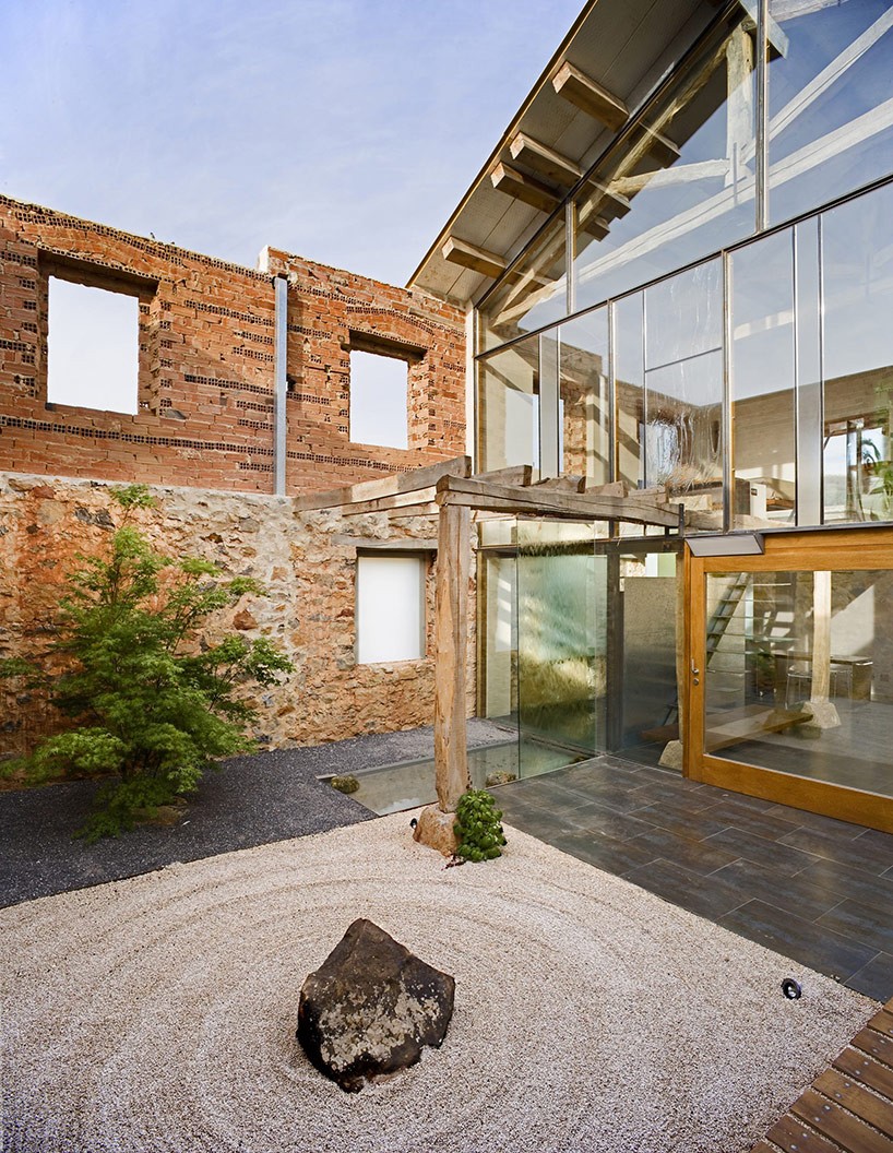 la_ruina_habitada_01